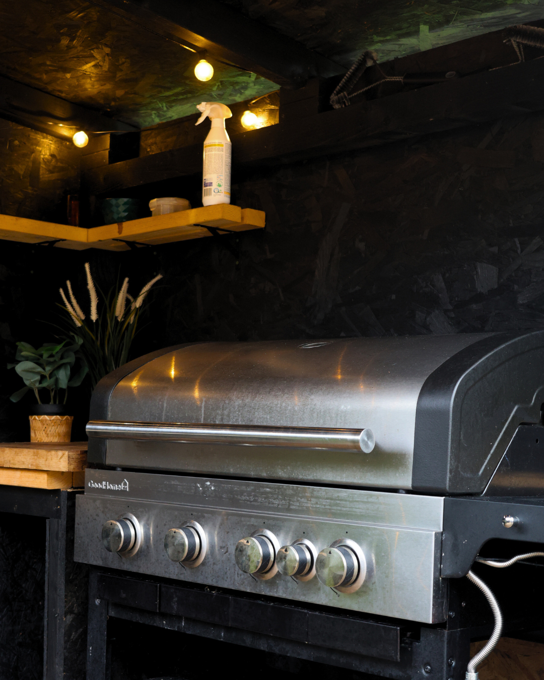 Outside Inn Detail 8